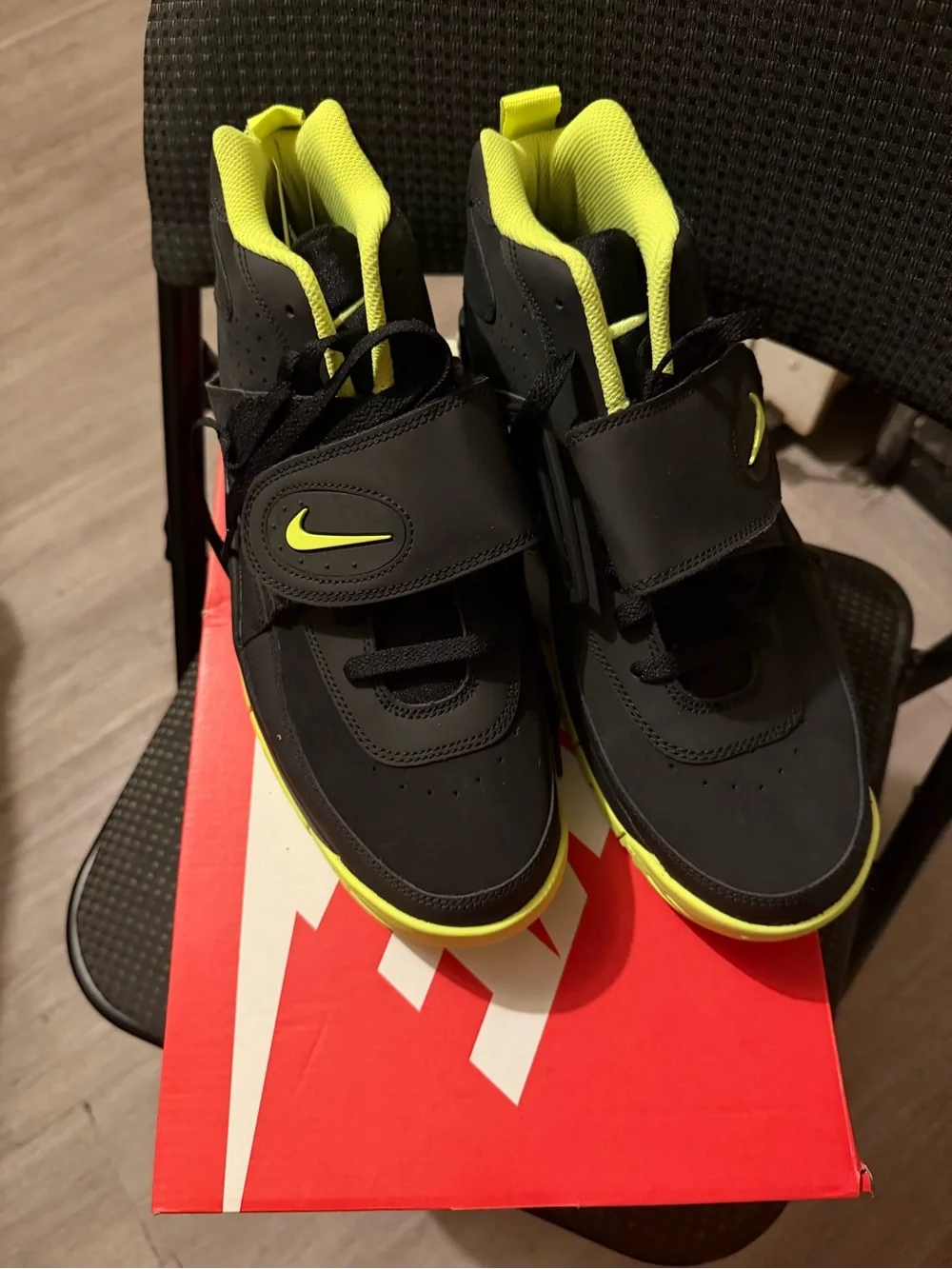 Nike bold black